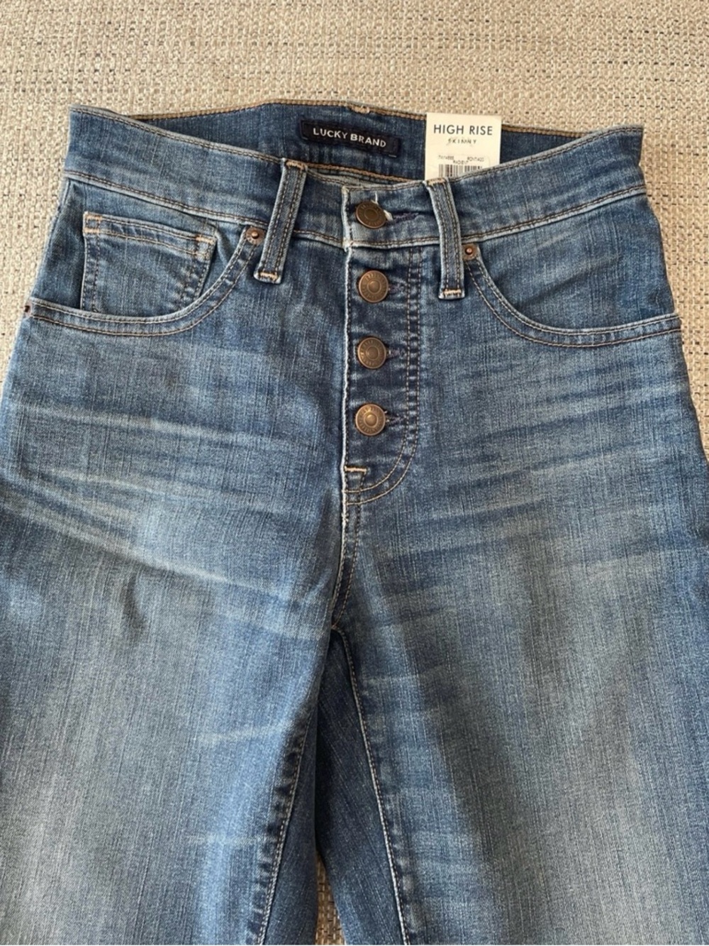 Lucky Brand High-Rise Button-Fly Jeans in Medium Wash Blue - Picture 4 of 4